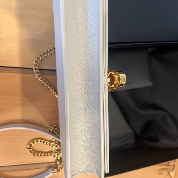 Yves Saint Laurent Cream Crossbody Bag with Gold Chain - Picture 8 of 9